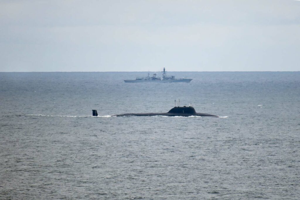 UK: BRNC Officer Cadets Tour HMS Sutherland - Naval Today