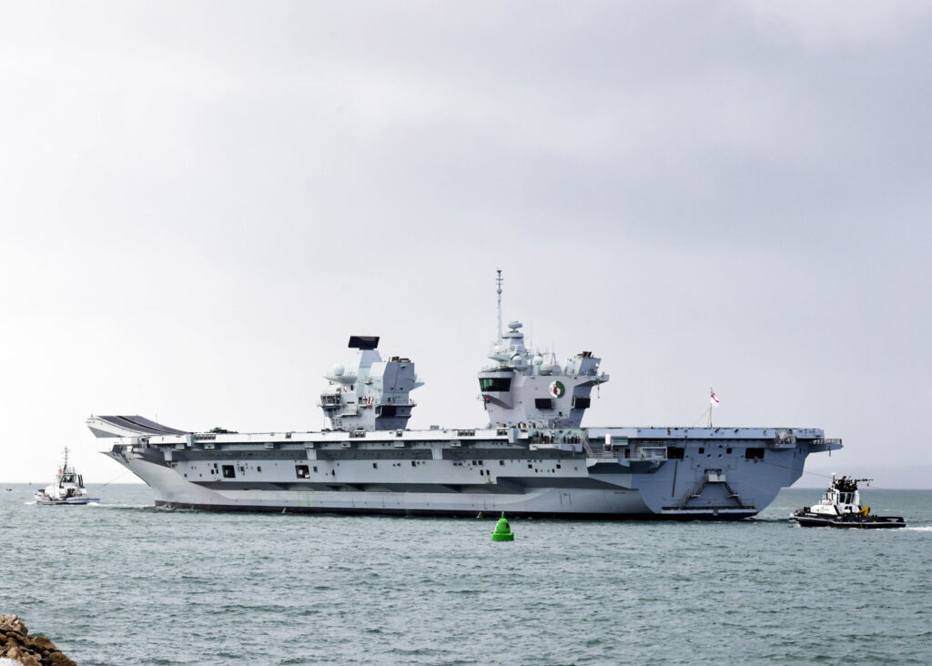 HMS Queen Elizabeth in anti-submarine warfare drill with Norwegian ...