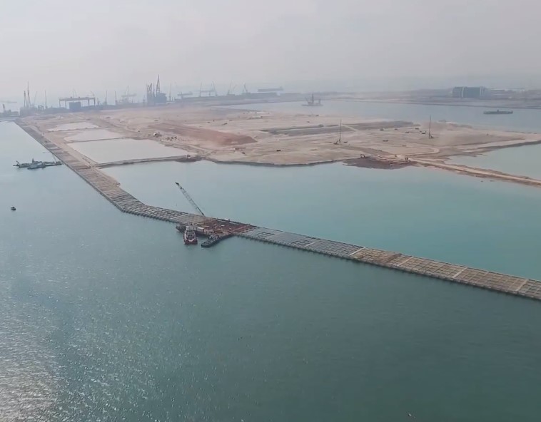 VIDEO Final Caisson for the Tuas  Terminal Phase 1  