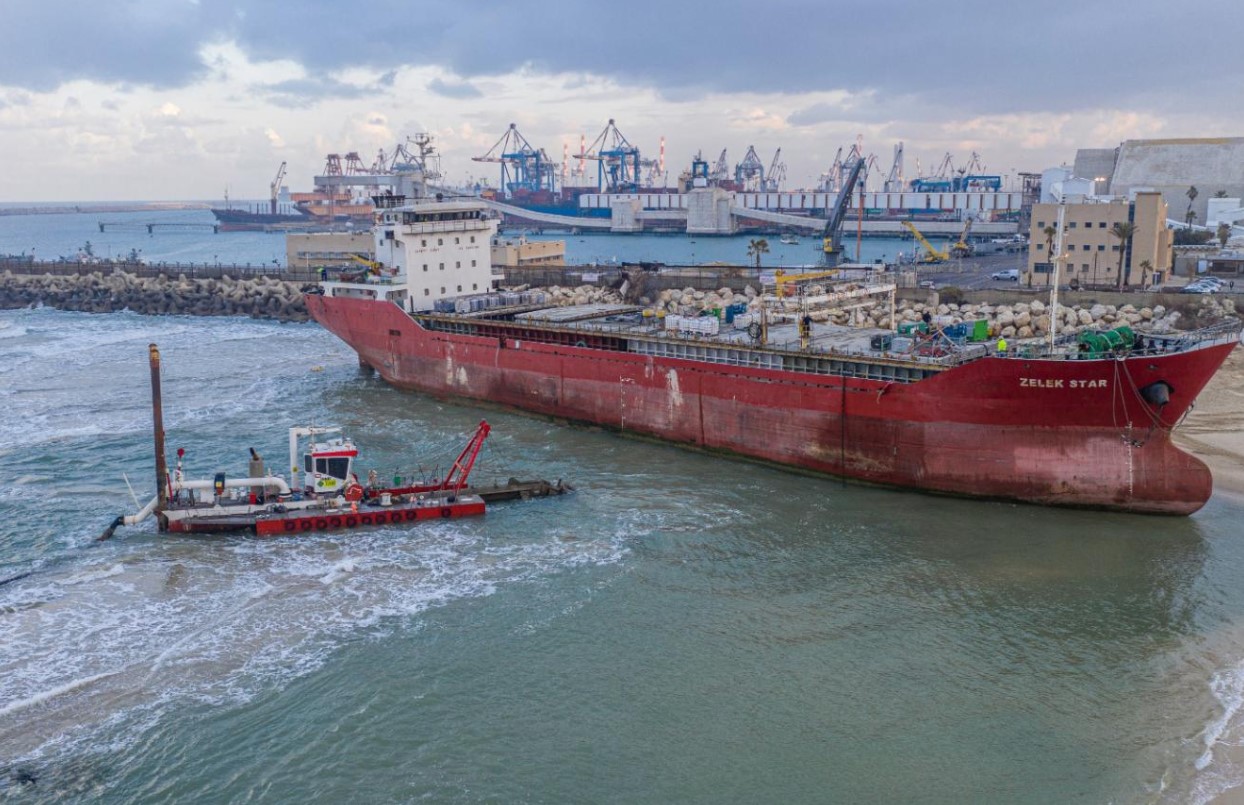 IHC Beaver 45 Performs The Salvage Work   Dredging Today