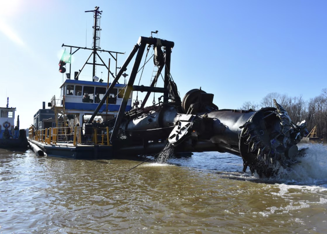 Inland Dredging's cutterhead dredge Integrity