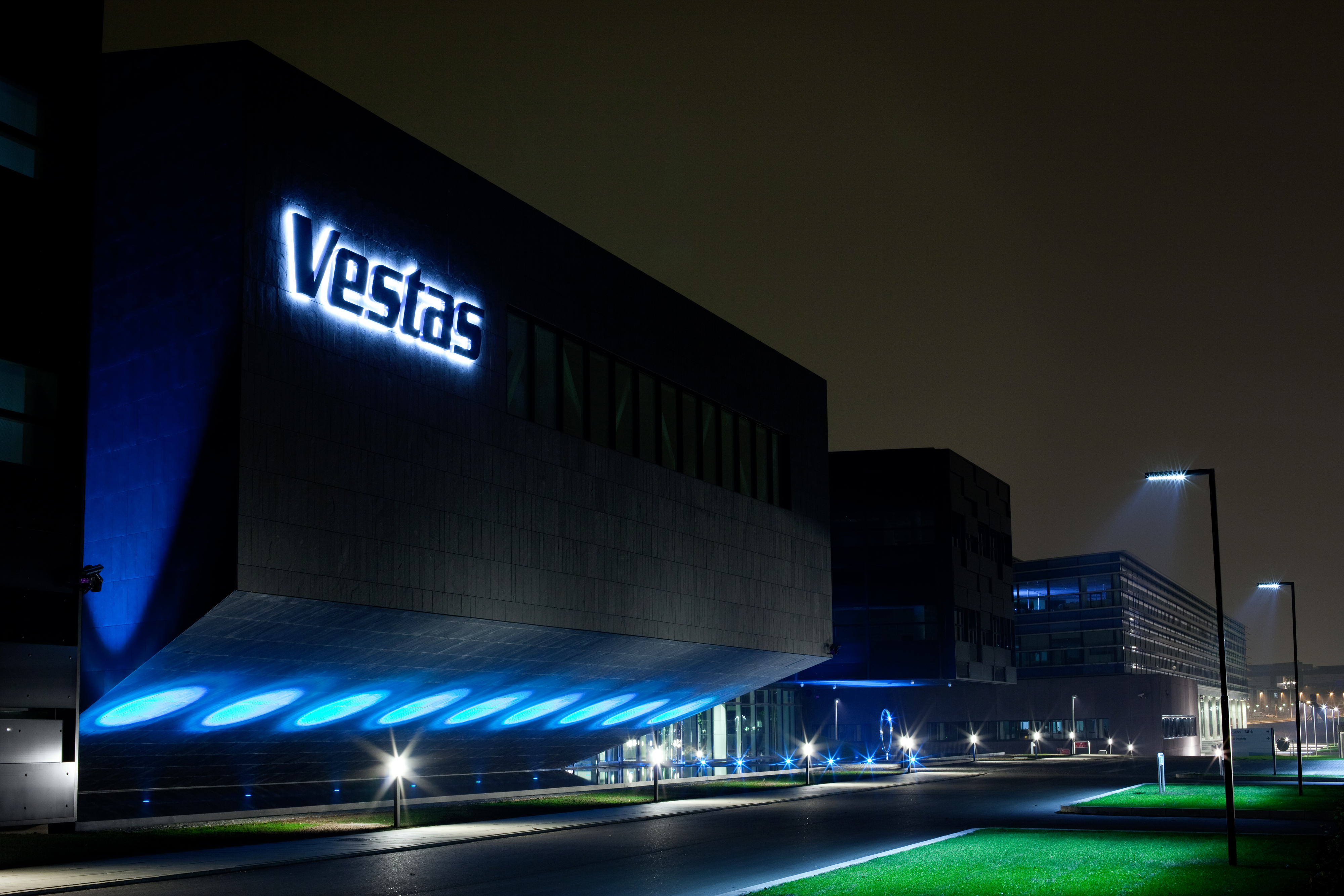 Vestas Cuts Jobs to Save EUR 150 Million (Denmark)