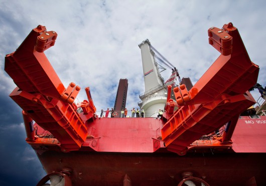 Houlder Installs Pile Gripper Arms on MPI Discovery (UK)