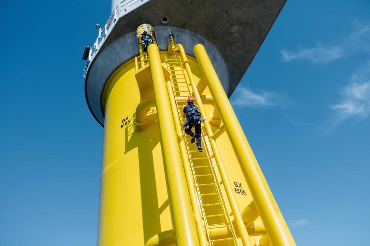 Ørsted Targets Ladder-Less Offshore Wind Access System with New Buy