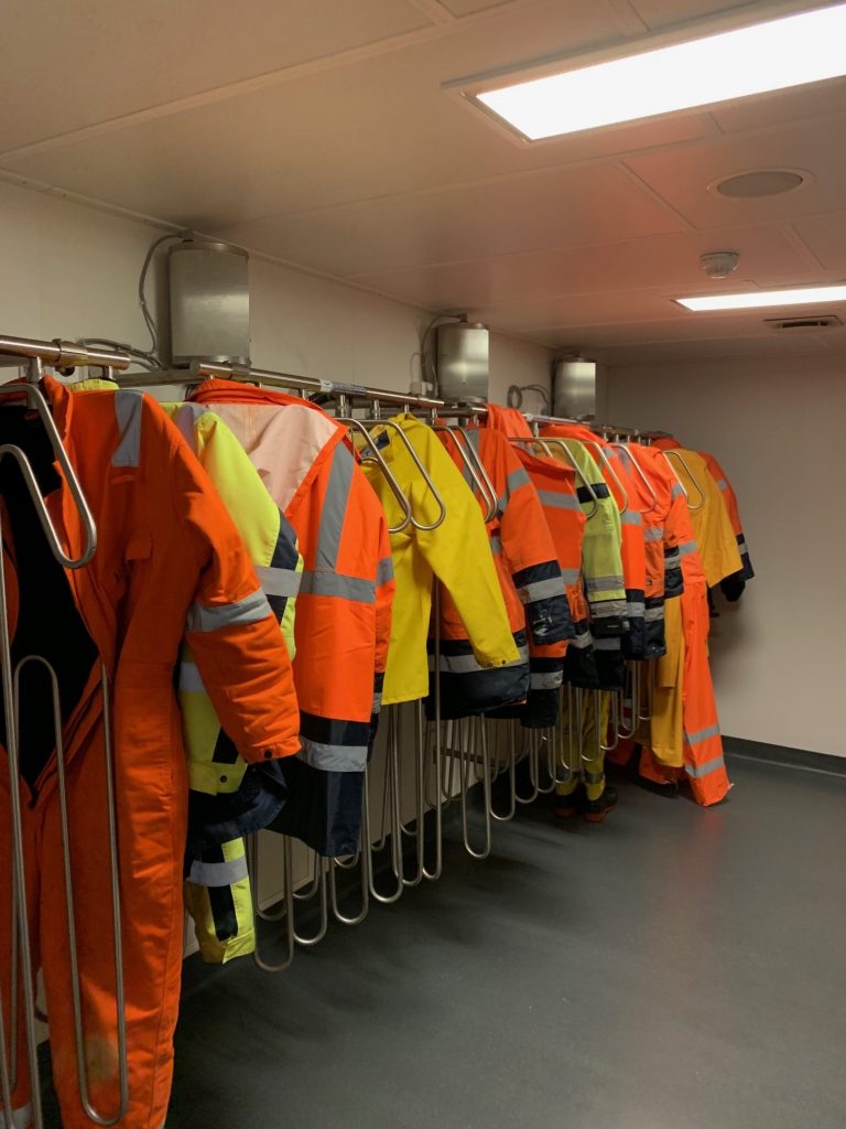 Drying room for coveralls, jackets and trousers 