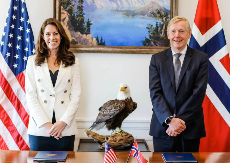 Deputy Secretary Kate MacGregor and Norway's Ambassador to the United States Kåre R. Aas at the signing ceremony.