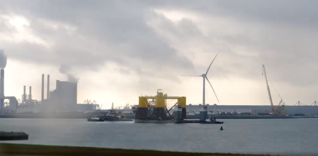 A video screenshot of Kincardine floating foundation arriving to Rotterdam port