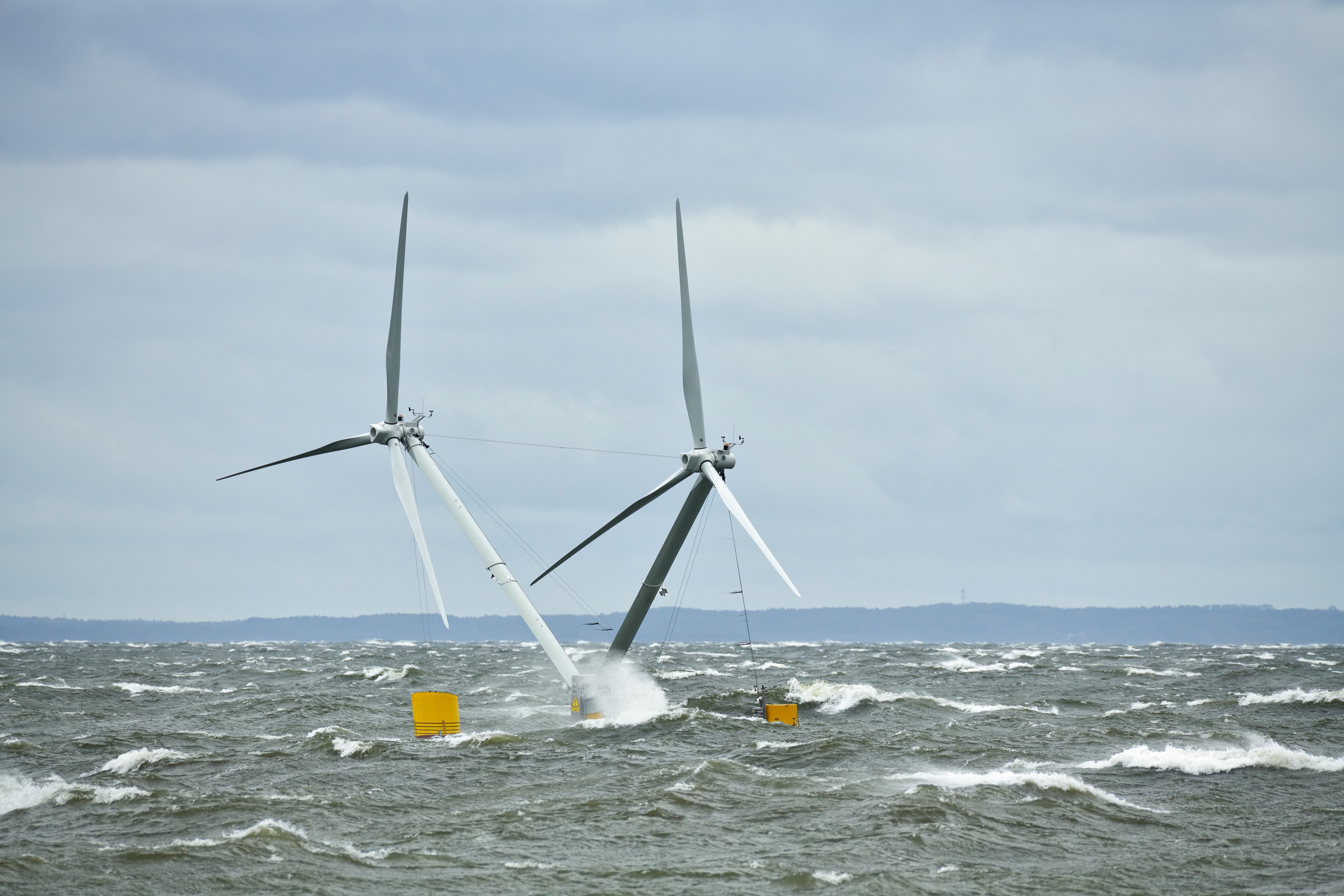 Nezzy² two-turbine platform stable in the water during storm “Gisela”