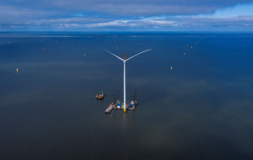 First wind turbine being installed at Windpark Fryslân