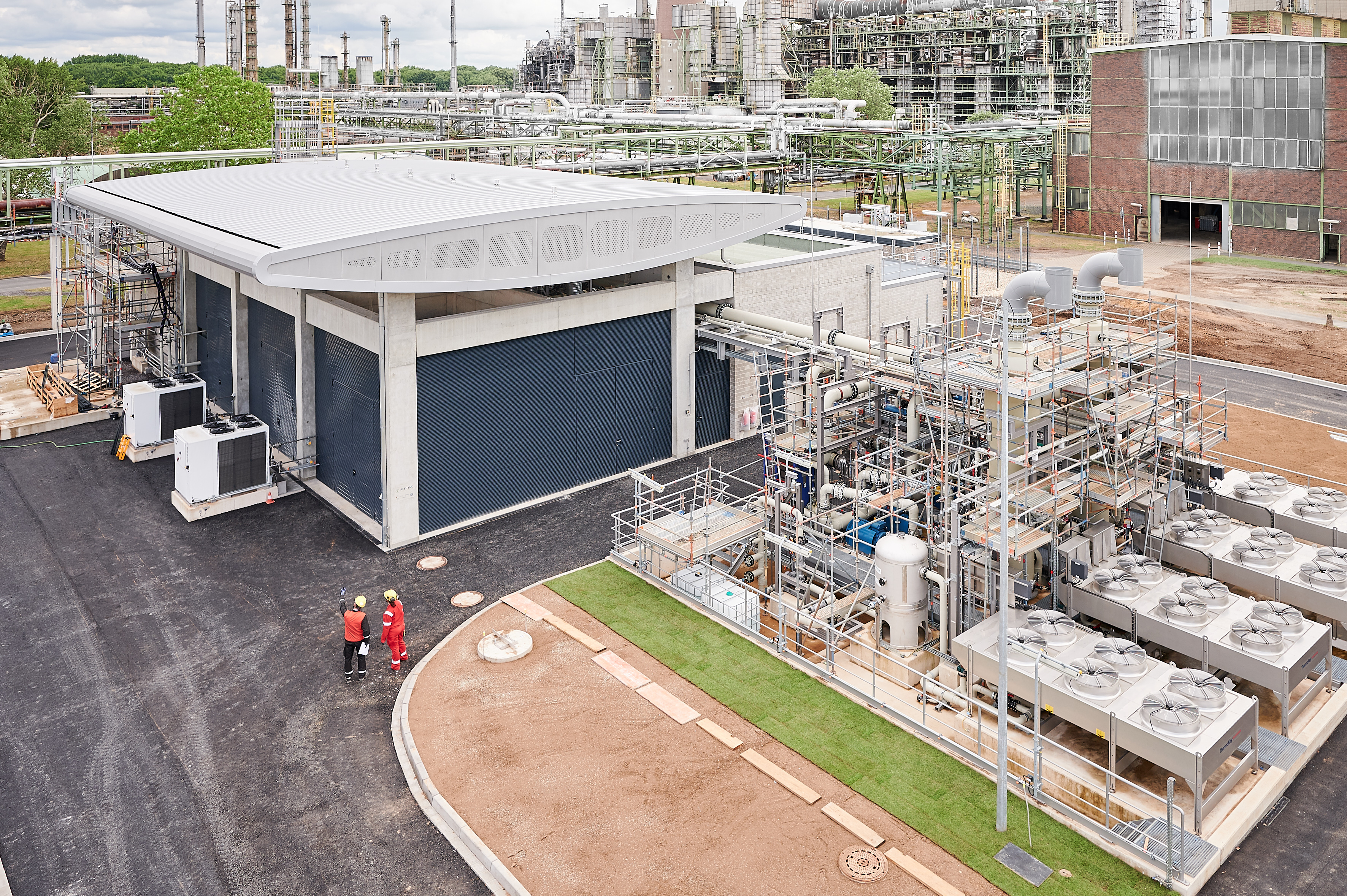 Shell Starts Up Green Hydrogen Eletctrolyser at German Refinery