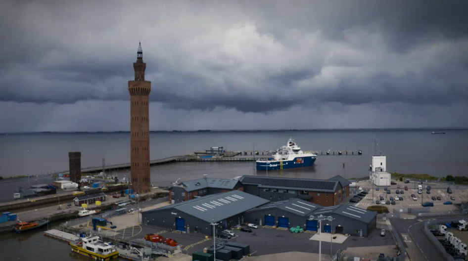 Wind of Hope SOV arriving in Grimsby Port