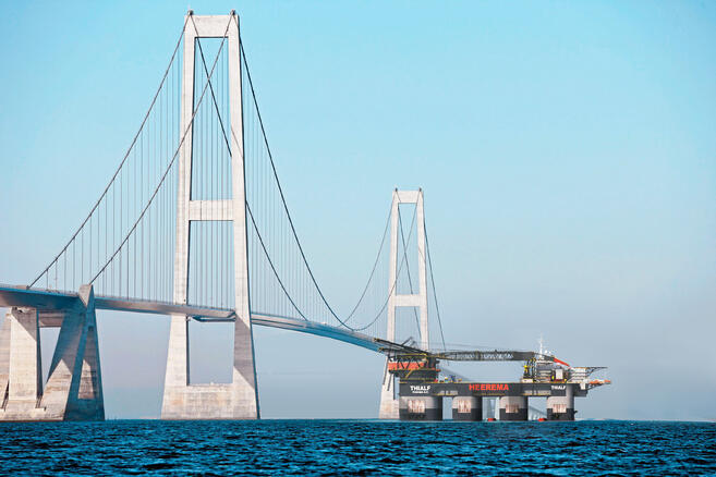 An artist's impression of Thialf going under the Storebaelt bridge