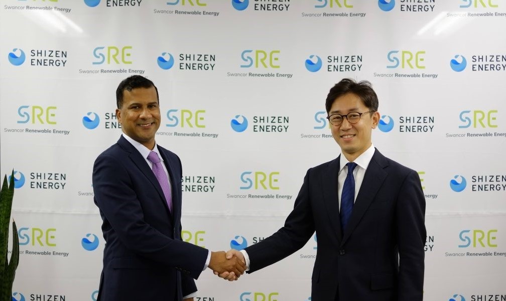 A photo of Kurt Delpeche, EPCI Director of Swancor Renewable Energy and Masaya Hasegawa, Representative Director of Shizen Energy