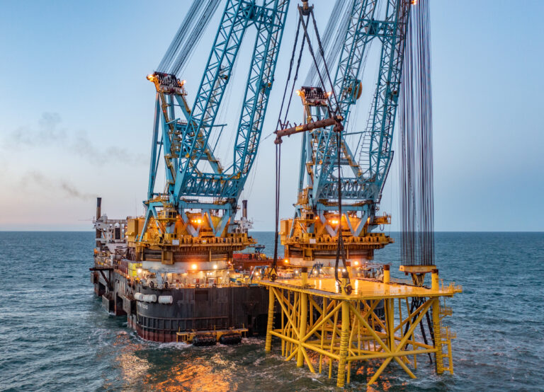 Saipem 7000 Back in Action Following Crane Incident