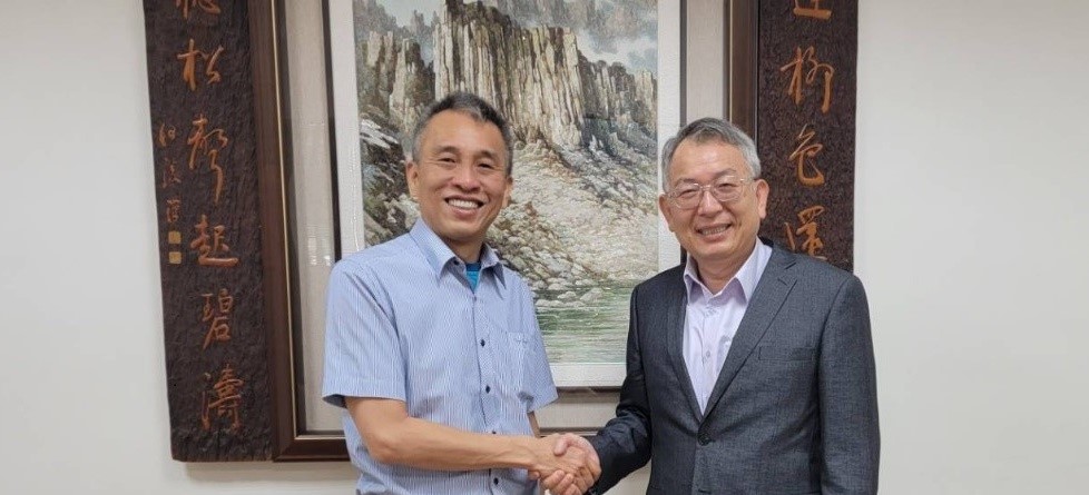 A photo of High Tien Offshore Chairman TSENG Kuo Cheng and Jong Shyn Shipbuilding President HAN Yu Lin