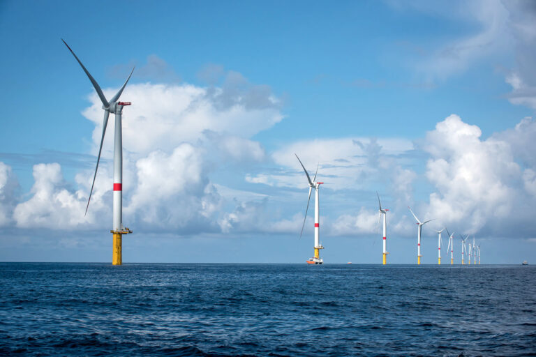Le premier parc éolien offshore de France est pleinement opérationnel