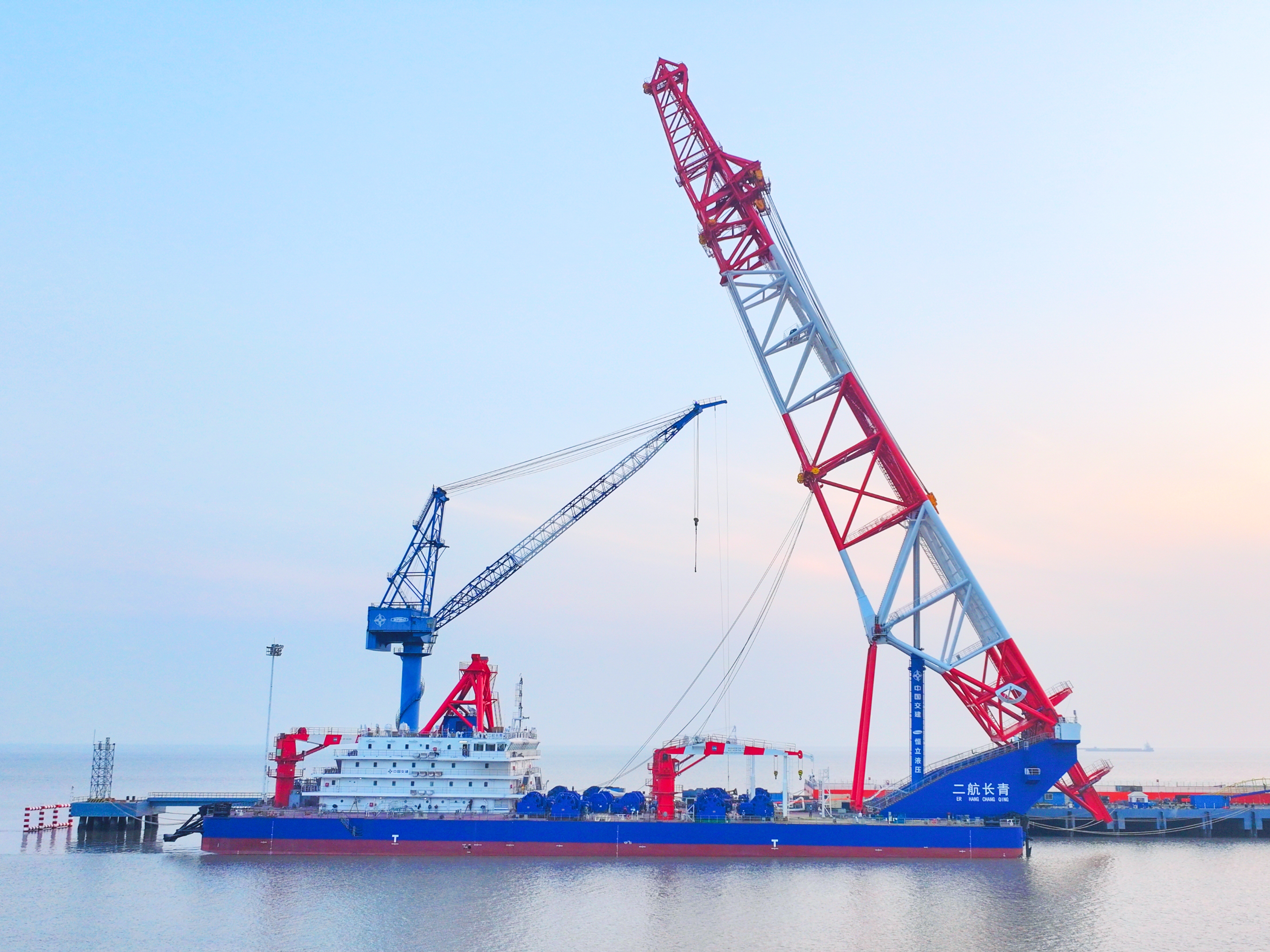 A photo of Erhang Changqing pile driving vessel in the water