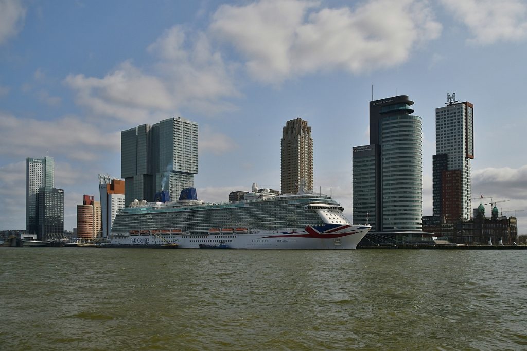 Maiden call voor Britannia van P&O Cruises in Rotterdam. Foto, Hugo Sluimer.