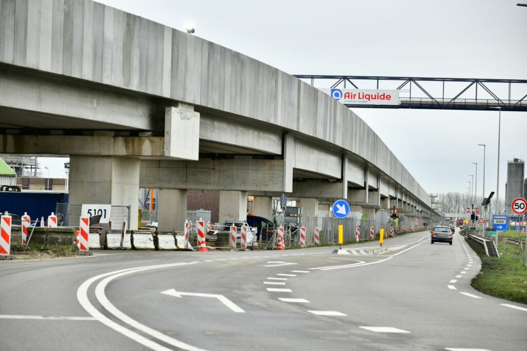 Theemswegtracé met betonnen viaduct. Foto, Danny Cornelissen