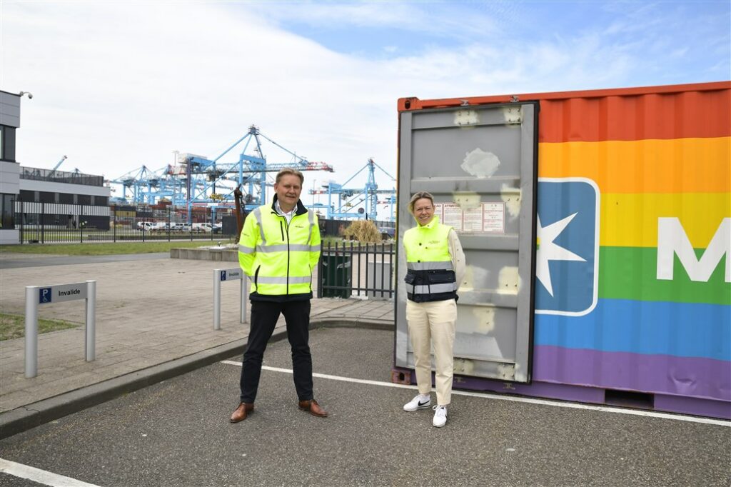 Jan Buijze and Katja Otten. Foto APM Terminals Maasvlakte II.