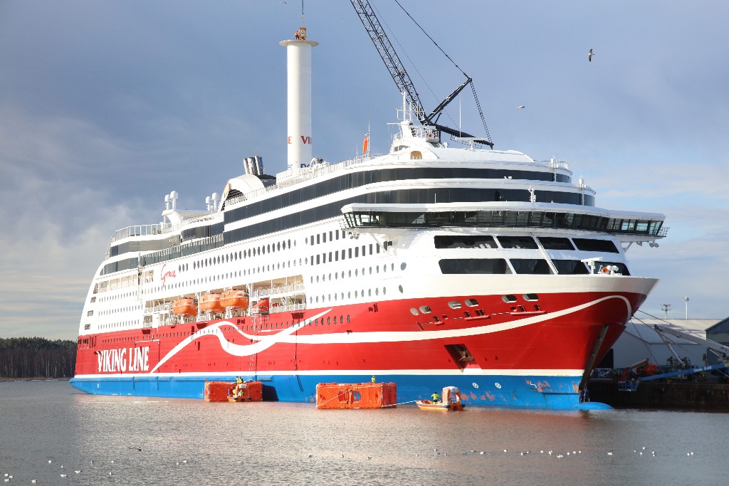 LNG-fueled Viking Grace becomes sailing ship