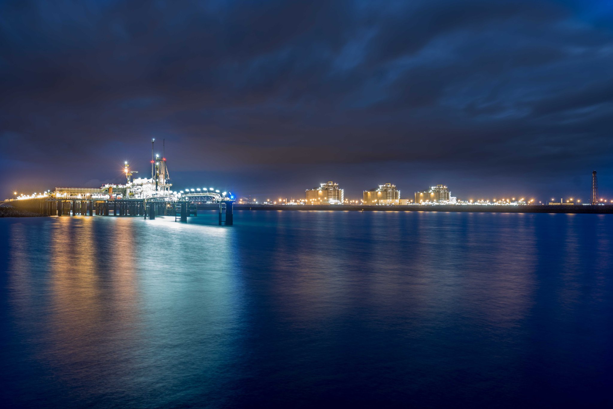 Dunkerque LNG starts works on upgrading reloading capacity, eyes small-scale jetty