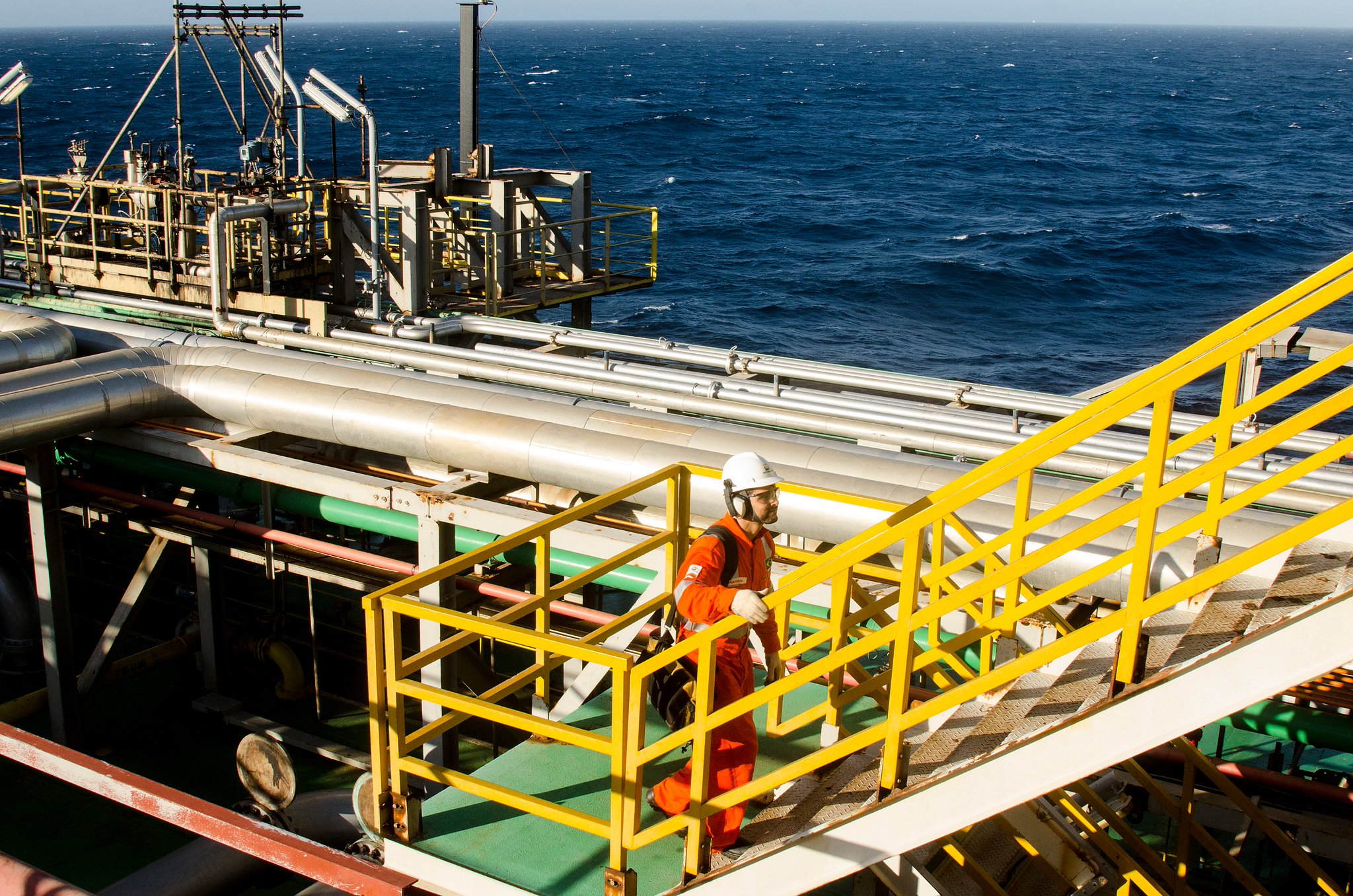 Petrobras' oil and gas production flat in April