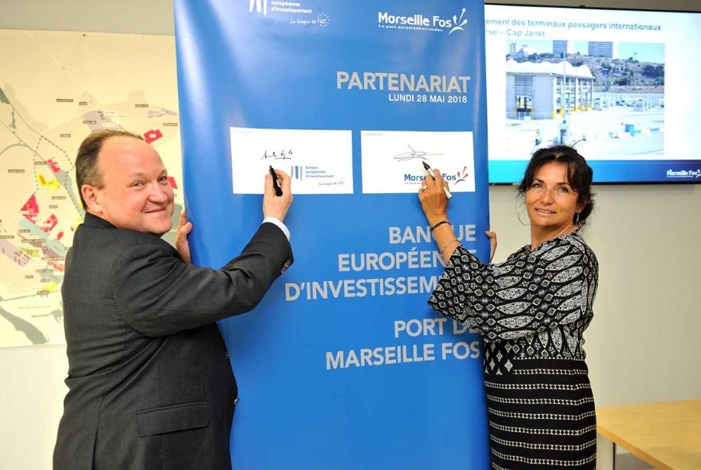 Christine Cabau Woehrel and Ambroise Fayolle sign the EUR 50 million agreement