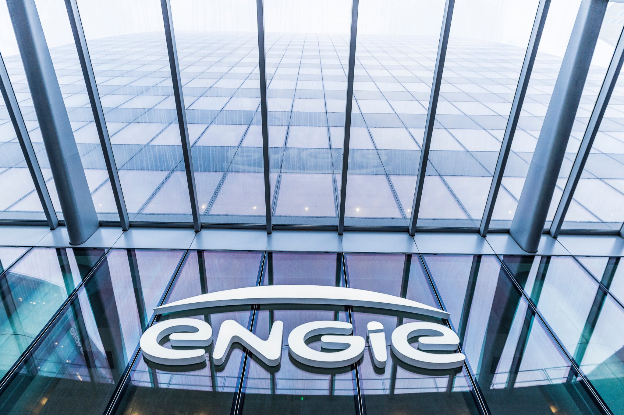 Engie's profit drops on discontinued LNG business