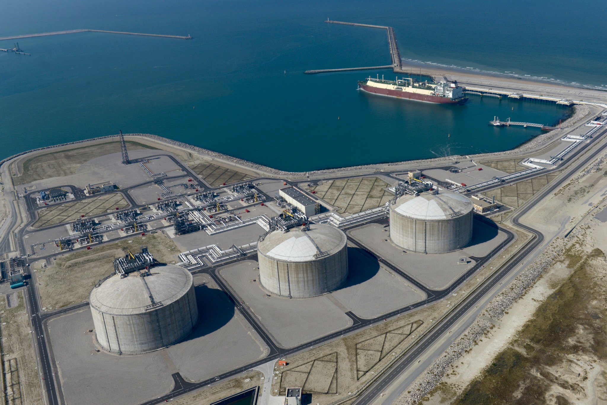 Fluxys bumps Dunkirk LNG terminal stake as EDF, Total divest