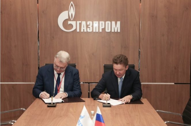 Yan Novikov and Alexey Miller at signing ceremony / Image source: Gazprom