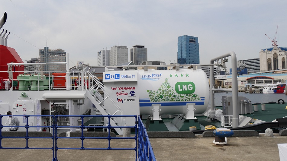 MOL takes delivery of LNG-fueled tugboat Ishin