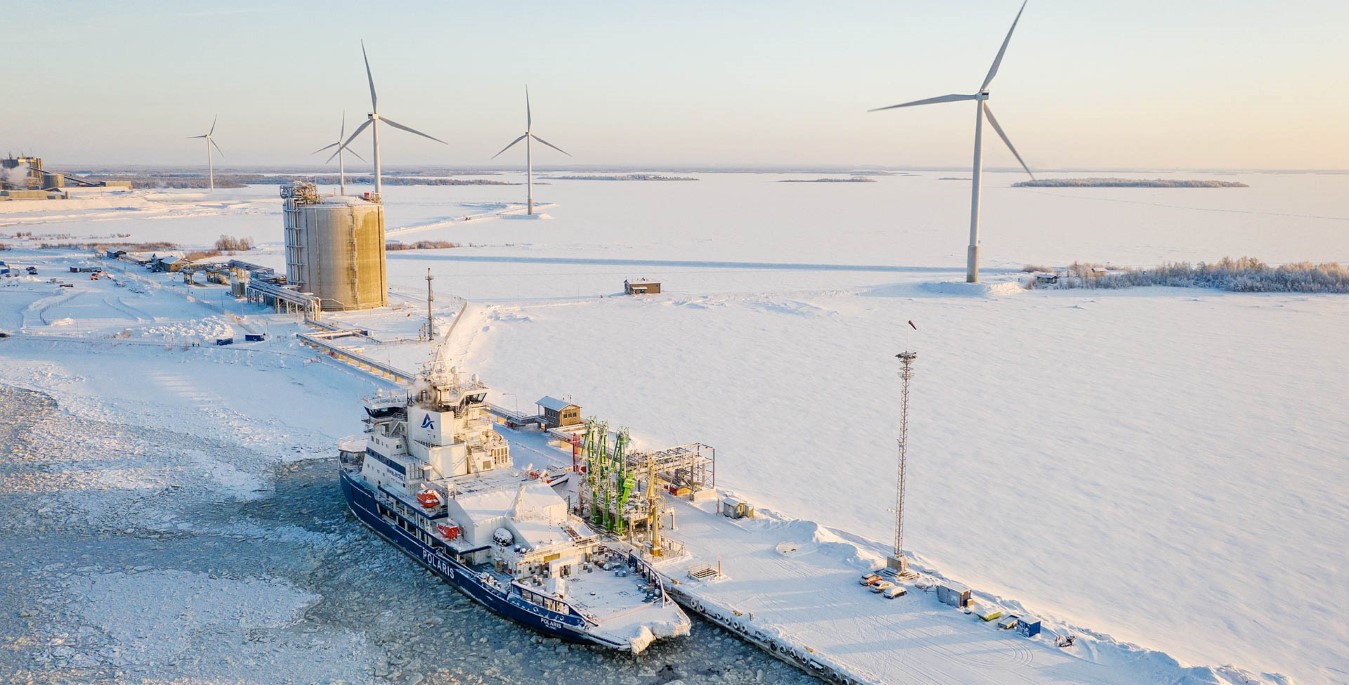 Gasum bunkers Finland's LNG-fueled icebreaker in Pori and Tornio