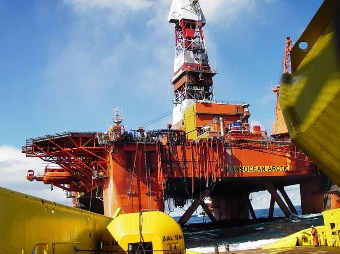 Transocean Arctic rig/ Image by Marcusroos, under Public Domain license