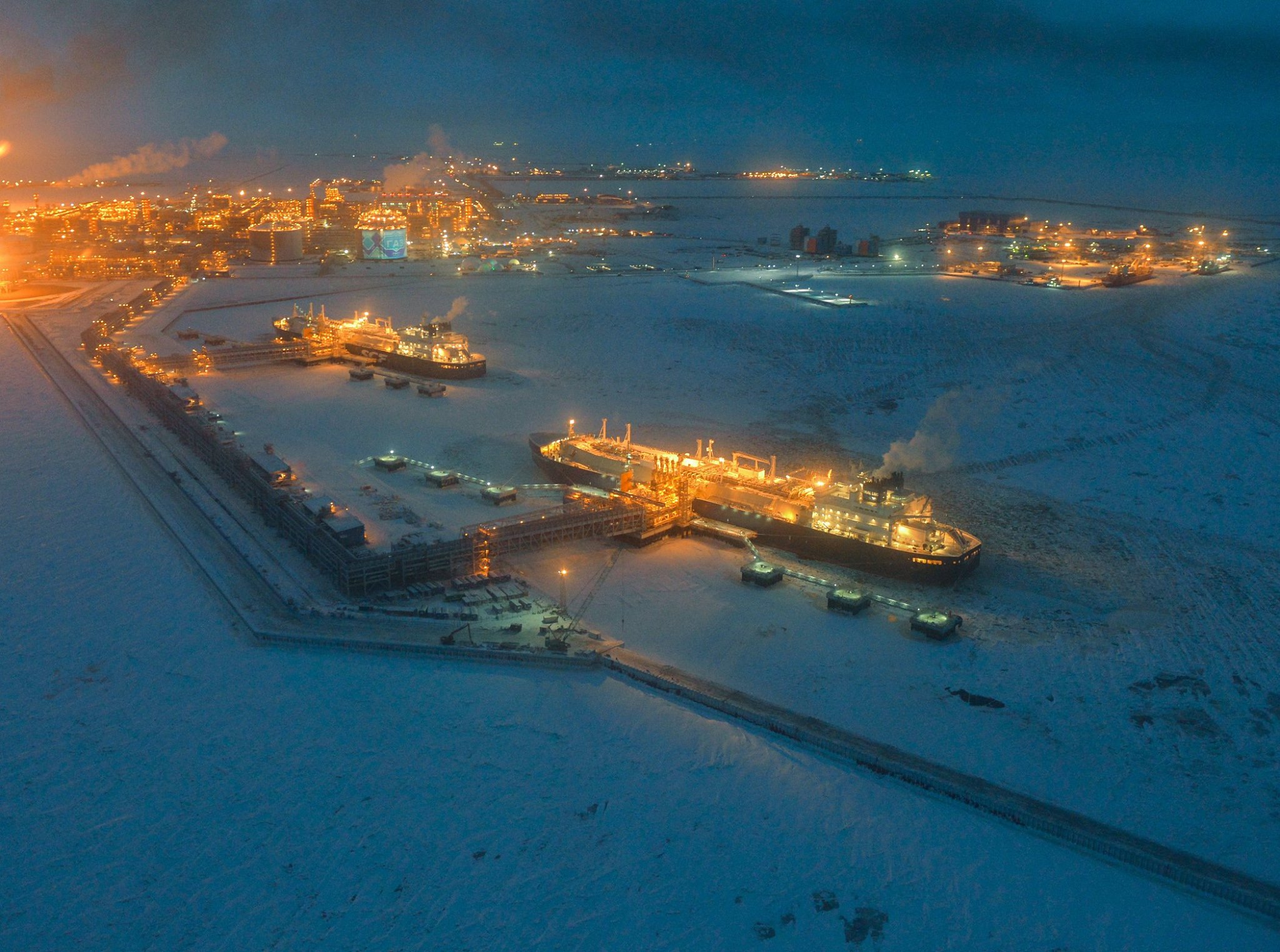 Novatek-Total firm up Arctic LNG 2 stake sale