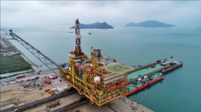 The central platform for CNOOC’s Dongfang 13-2 Gas Fields Development Project is loaded onto a barge at the COOEC-Fluor fabrication yard, destined for the western South China Sea. (Photo: Business Wire)