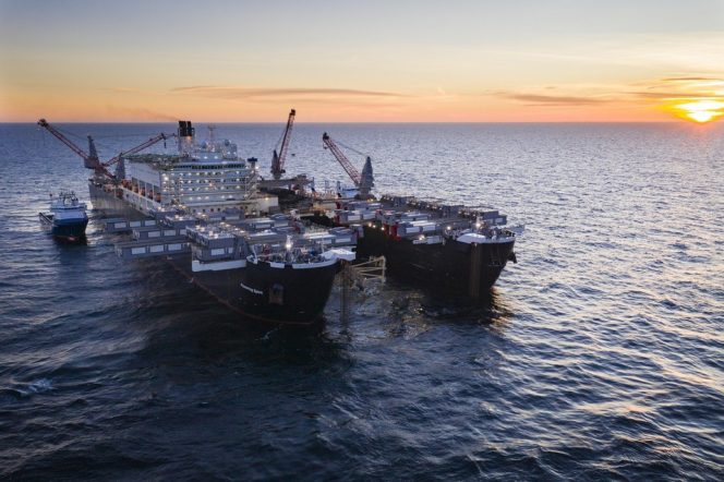 Pioneering Spirit installing the pipeline in Swedish waters