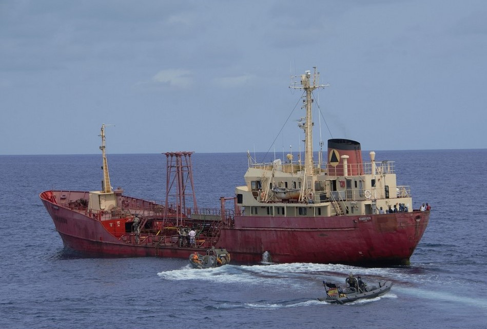 Nigerian pirates chased off ship