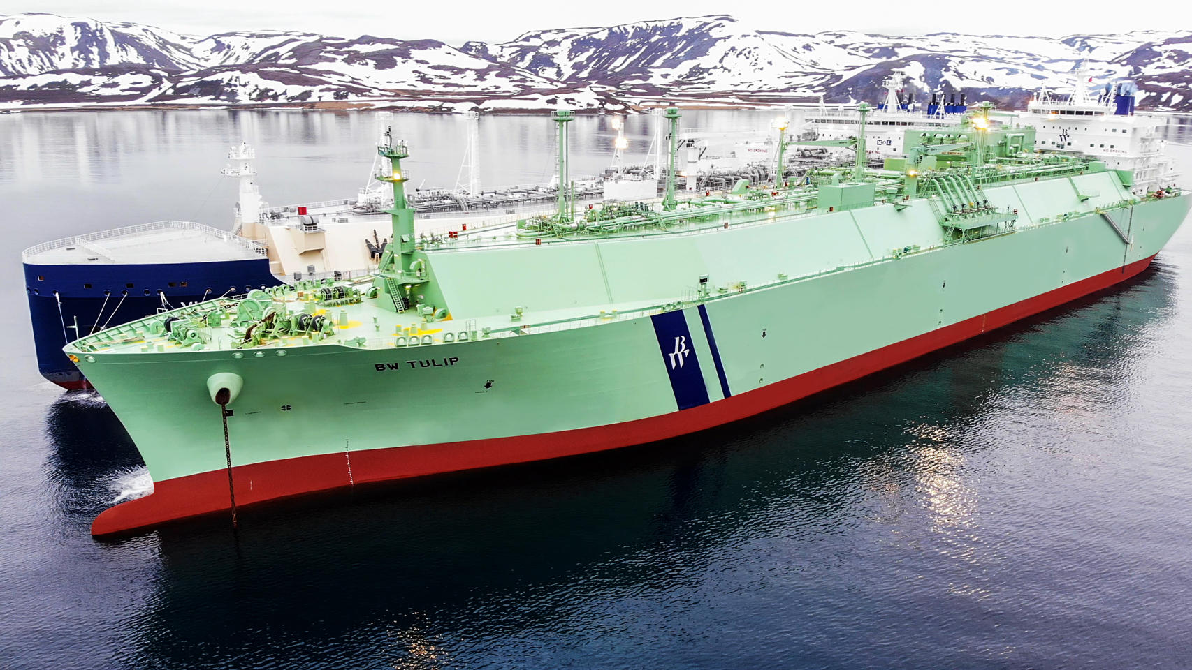 BW Tulip completes 8th STS LNG transfer of Honningsvåg