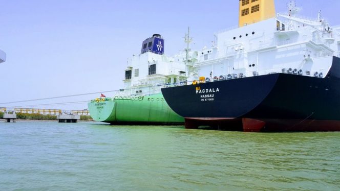 Pakistan LNG has 10 bidders for July-September spot cargoes