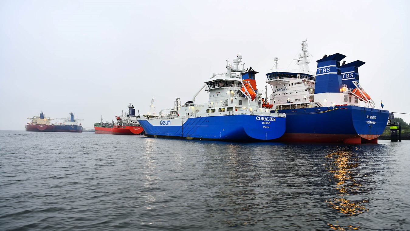 Gasum's Coralius wraps up first STS LNG bunkering in Rotterdam