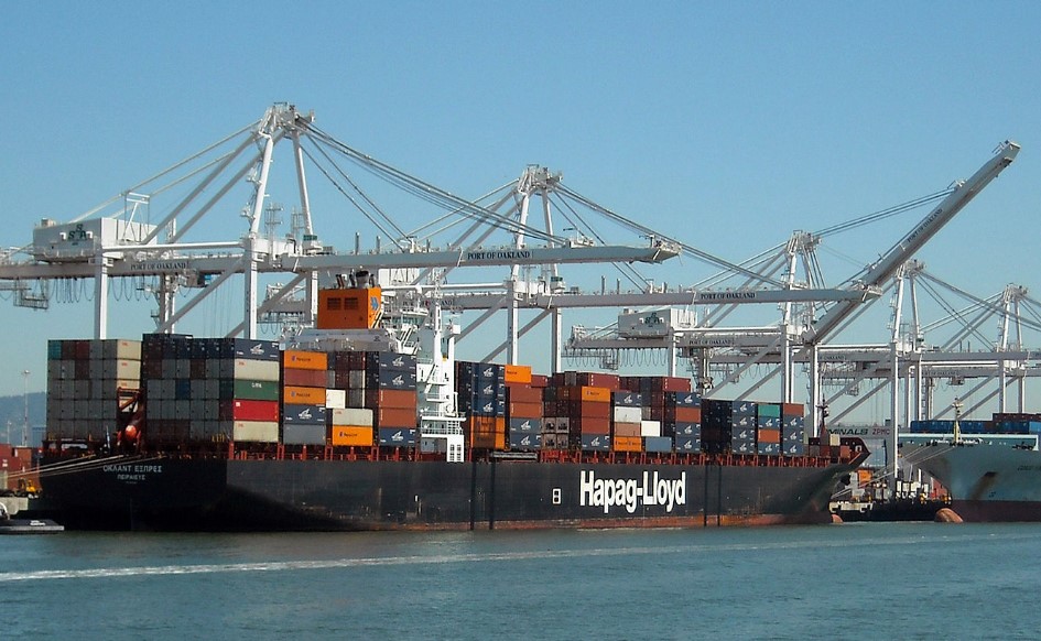 Hapag-Lloyd vessel in Port of Oakland