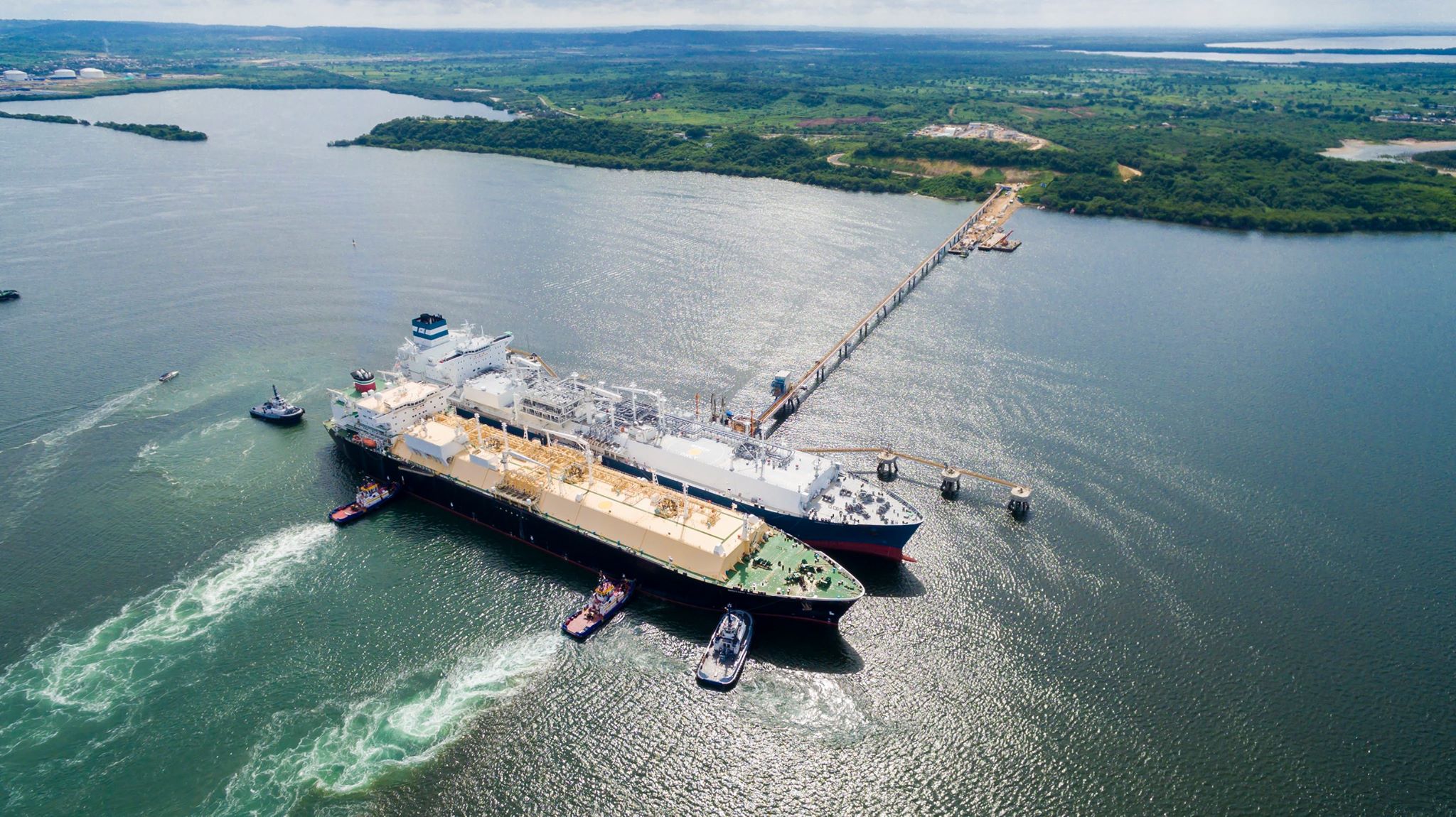 Columbian LNG import plant expands service scope