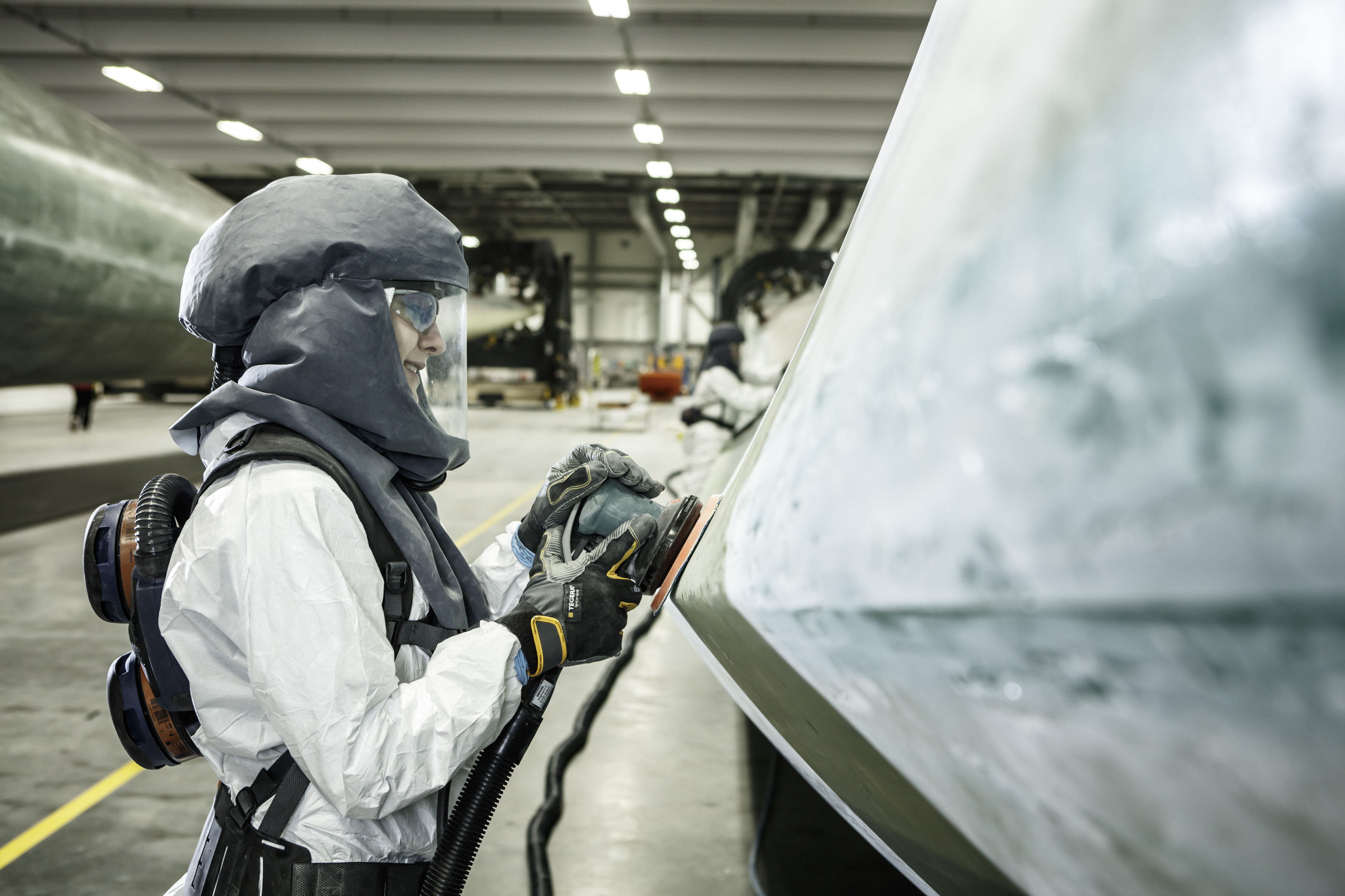 Siemens Gamesa photo showing worker and blade in Hull factory