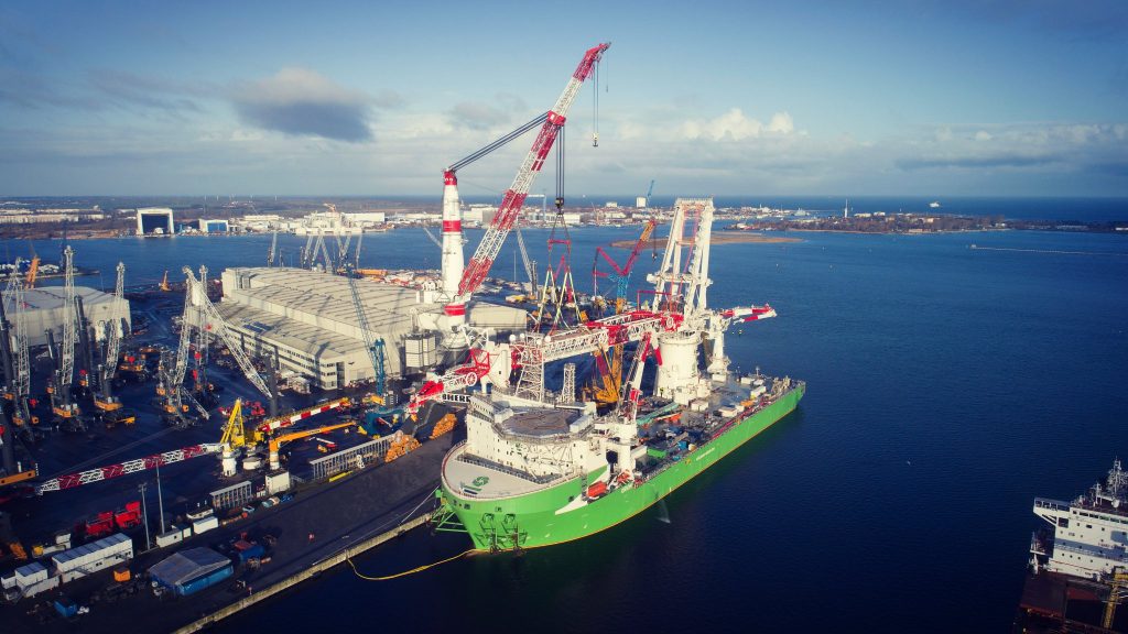 An archive photo of the Orion installation vessel with the crane onboard