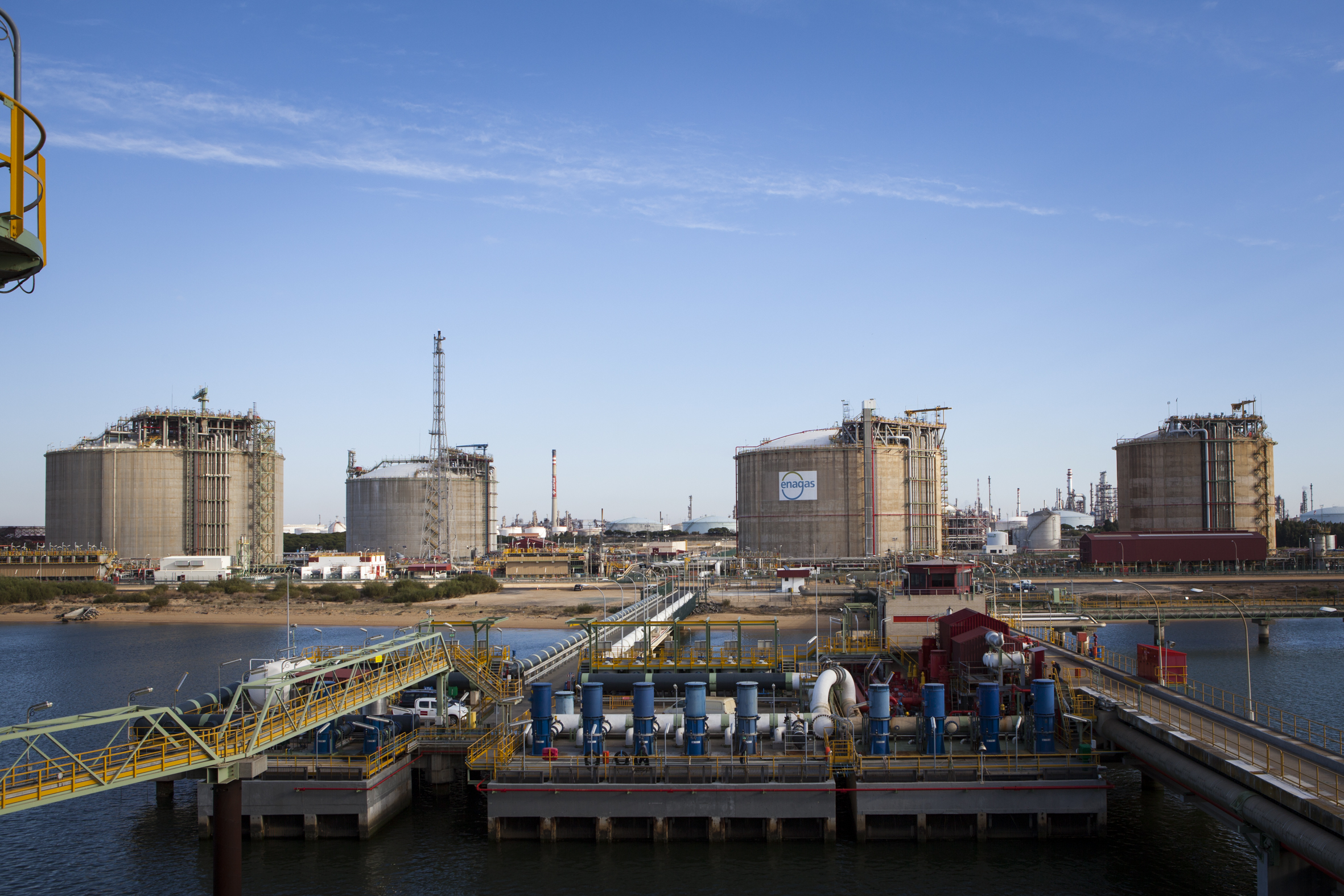 Spain's LNG imports slide in April