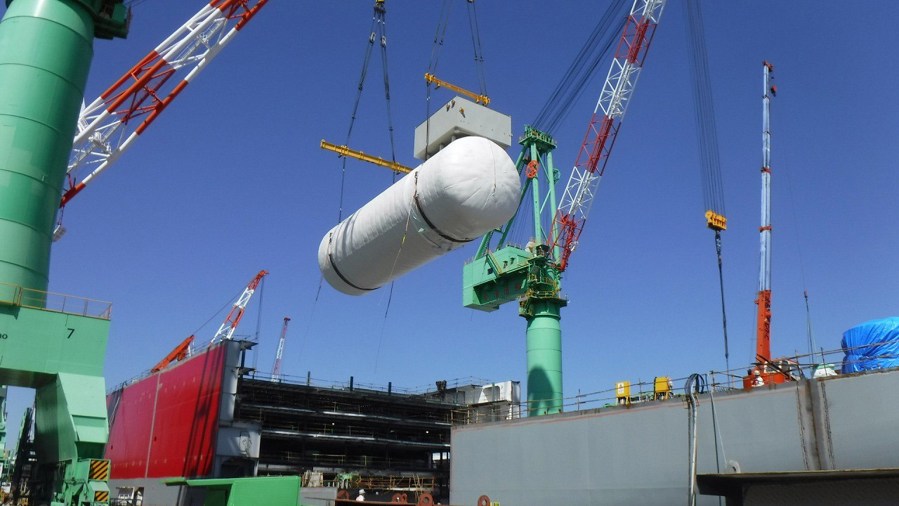 Installation of LNG fuel tanks