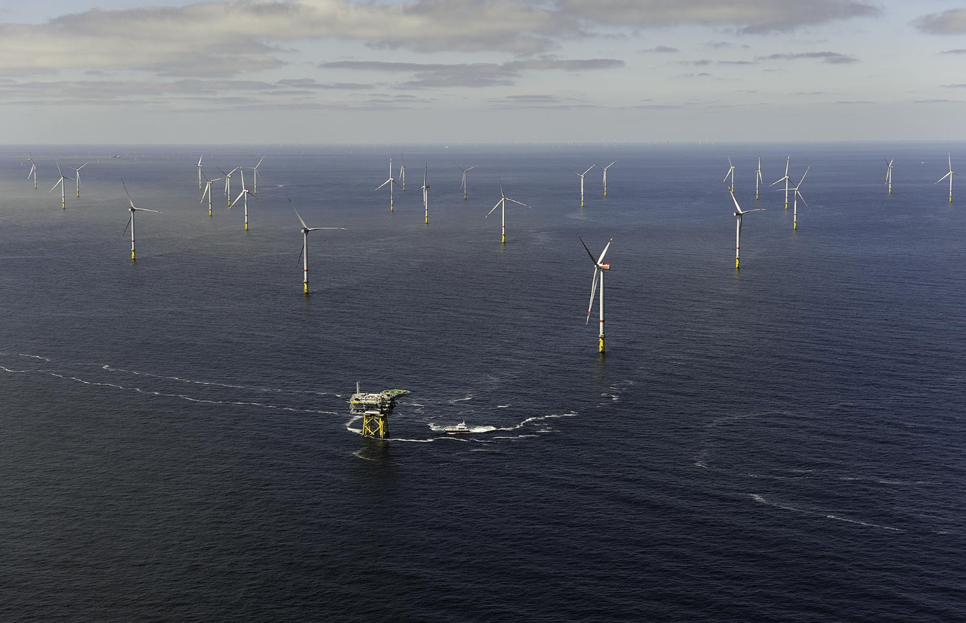 German airport operator seeks offshore wind power
