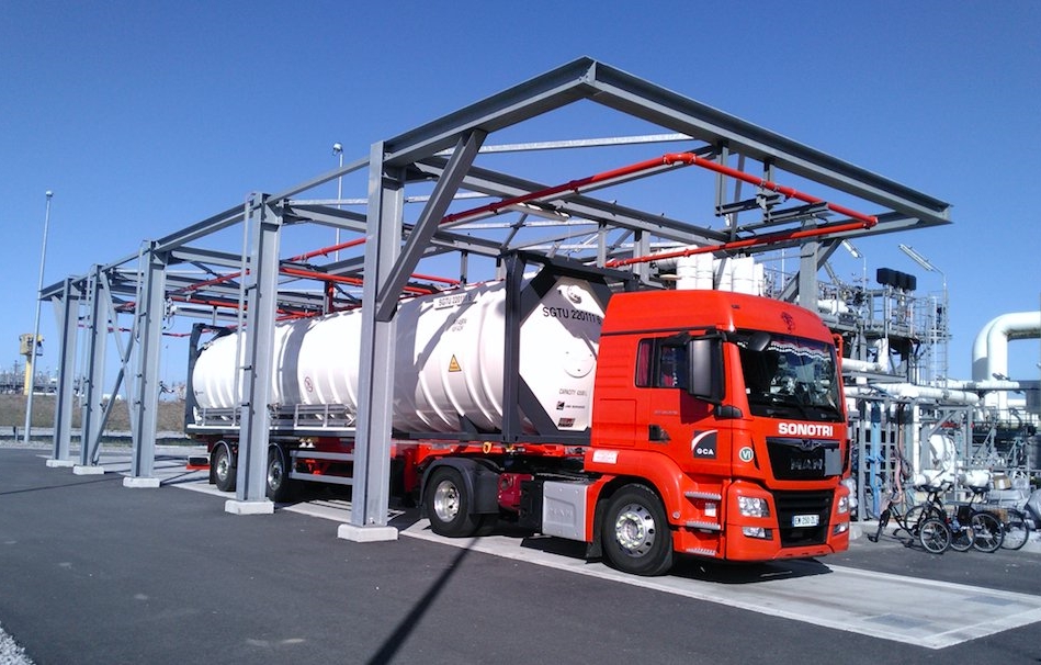 Dunkerque LNG truck loading bay