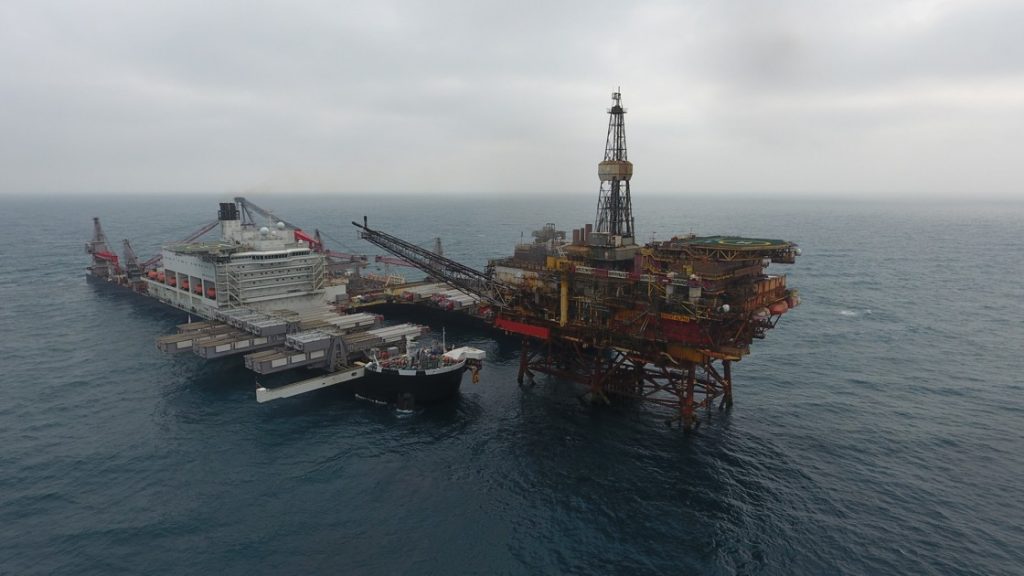 GALLERY: Giant Pioneering Spirit vessel removes another Brent platform ...